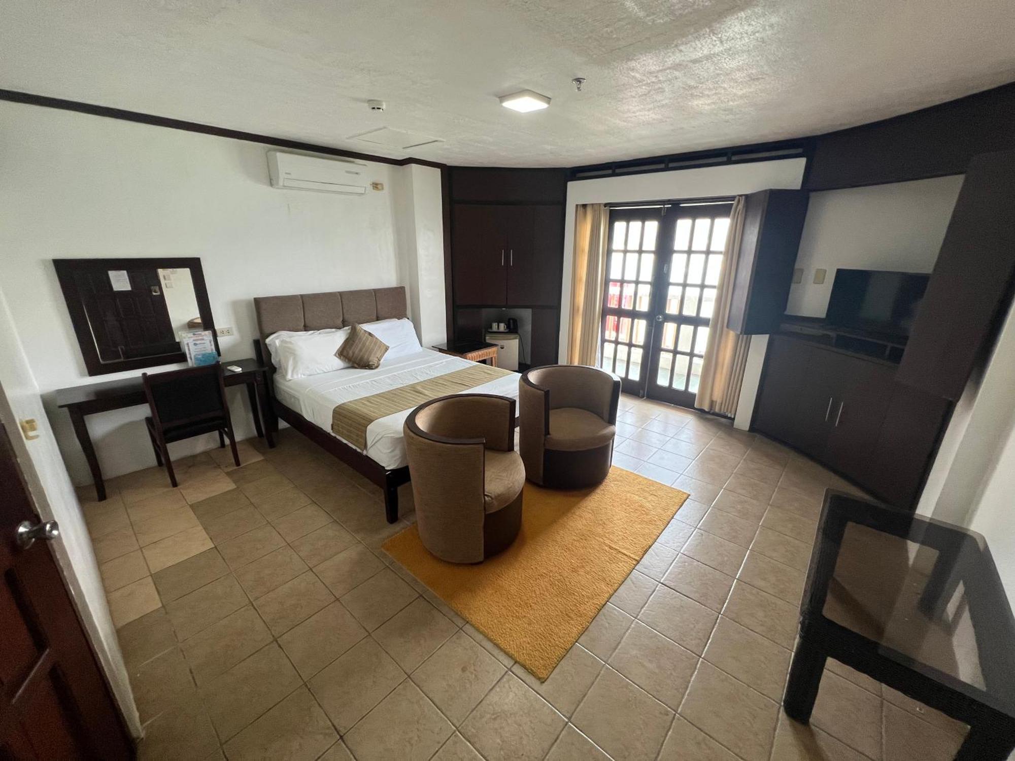 Subiza Beach Resort Olongapo Bagian luar foto
