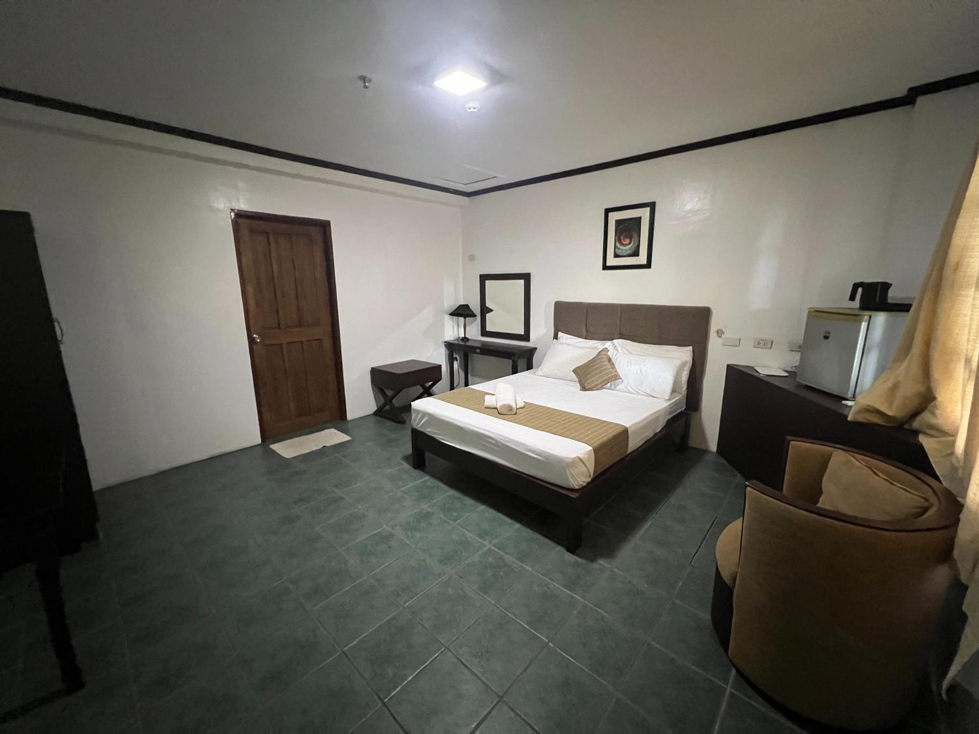 Subiza Beach Resort Olongapo Bagian luar foto