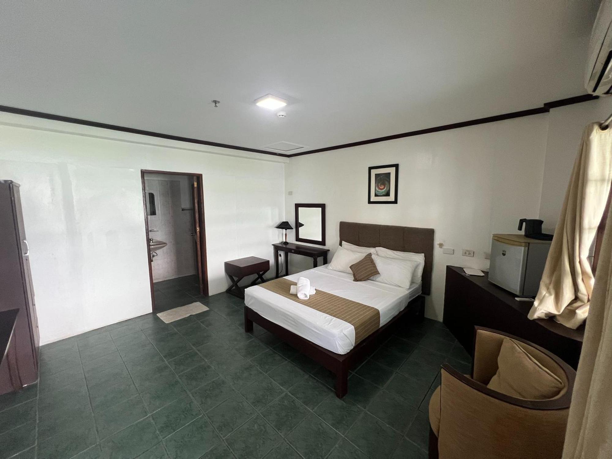 Subiza Beach Resort Olongapo Bagian luar foto