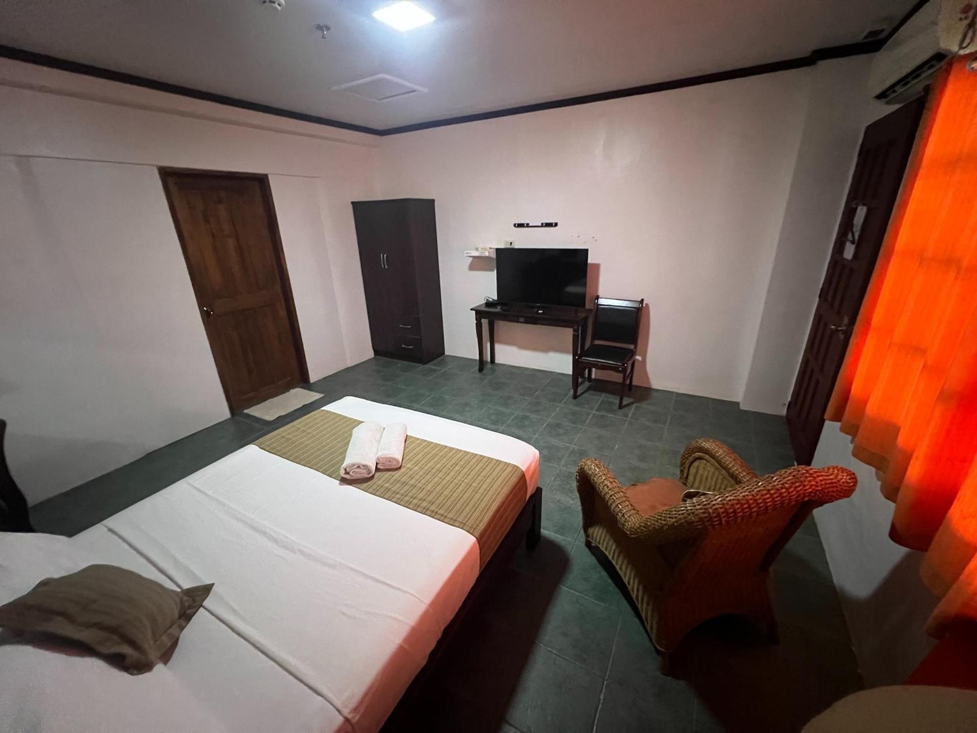 Subiza Beach Resort Olongapo Bagian luar foto