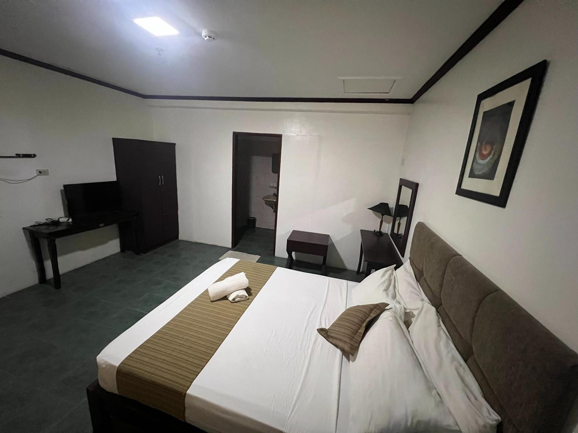 Subiza Beach Resort Olongapo Bagian luar foto