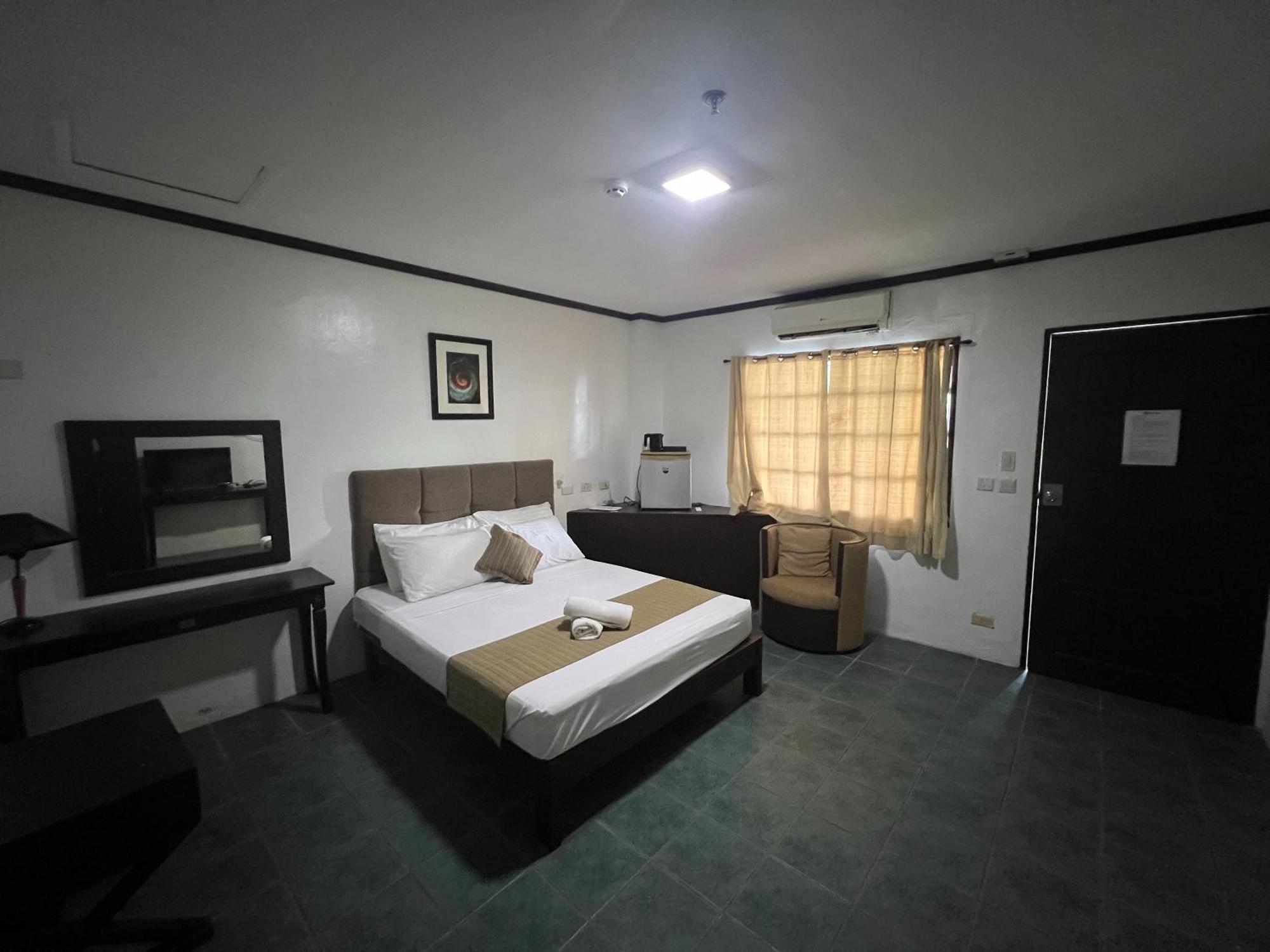 Subiza Beach Resort Olongapo Bagian luar foto