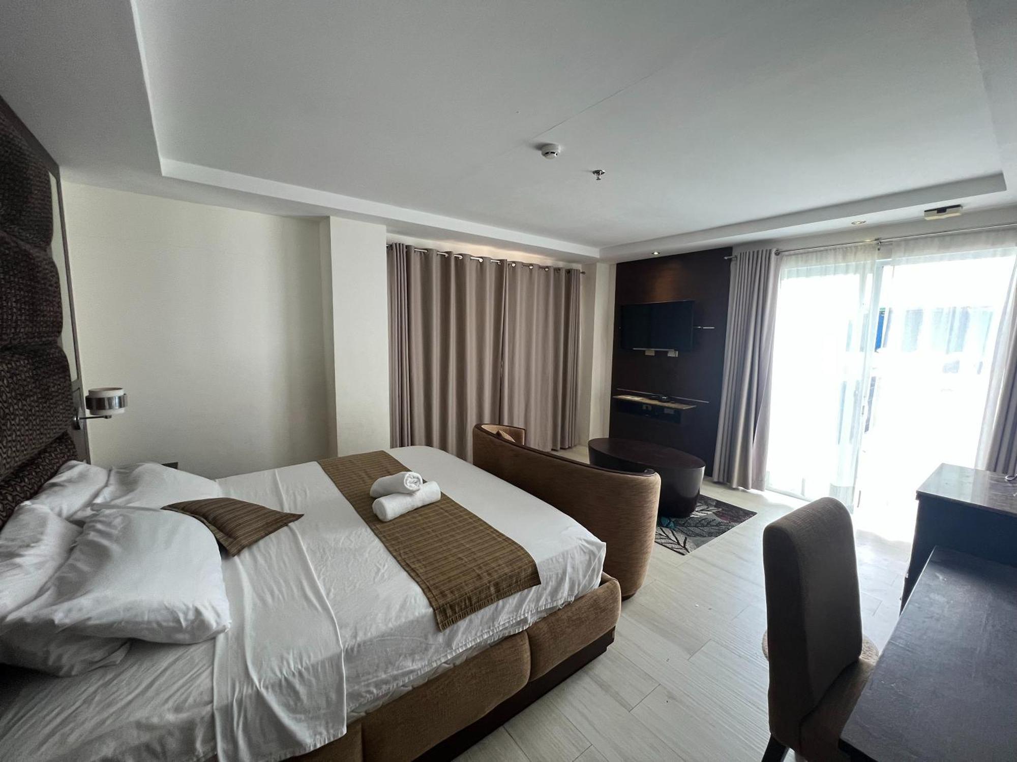 Subiza Beach Resort Olongapo Bagian luar foto