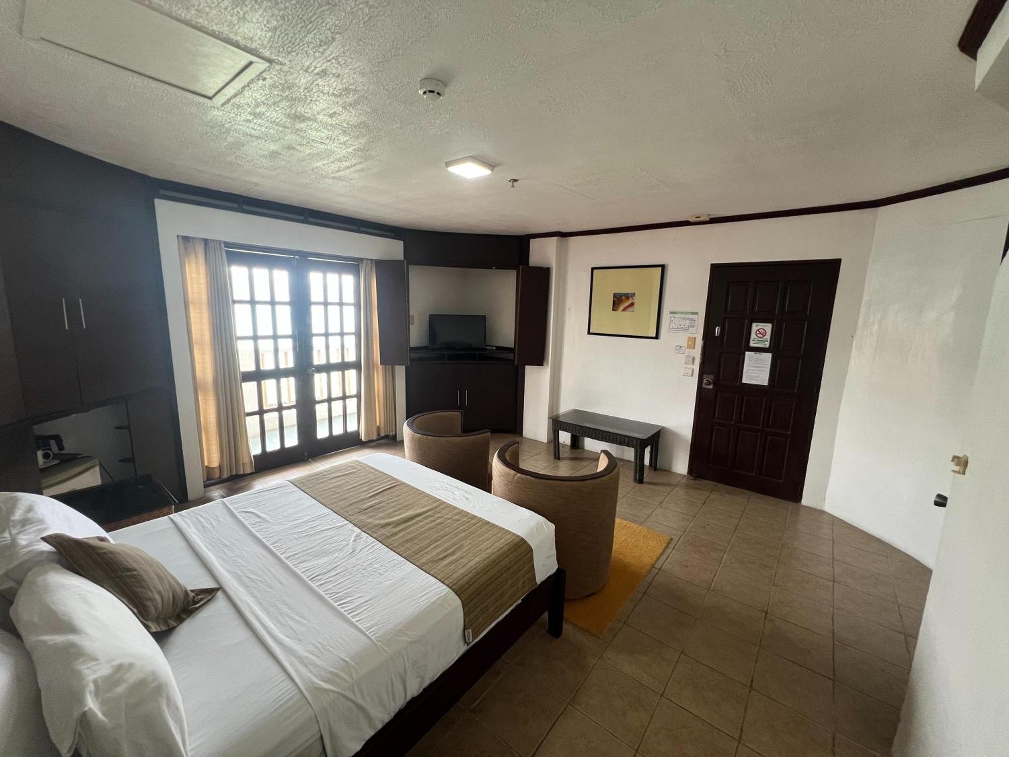 Subiza Beach Resort Olongapo Bagian luar foto