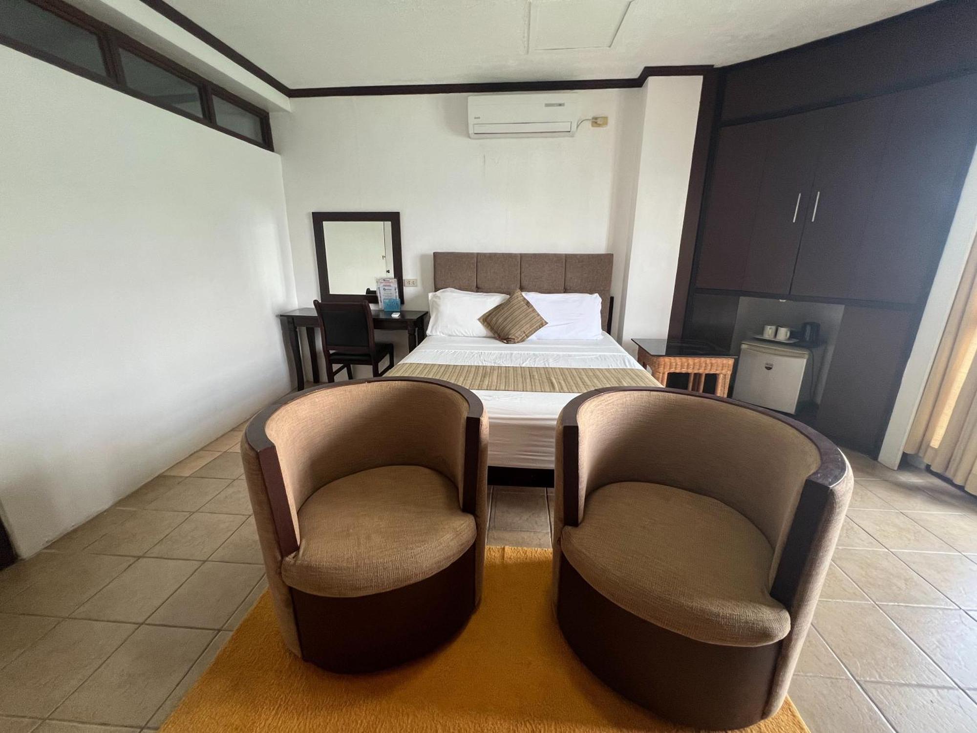 Subiza Beach Resort Olongapo Bagian luar foto