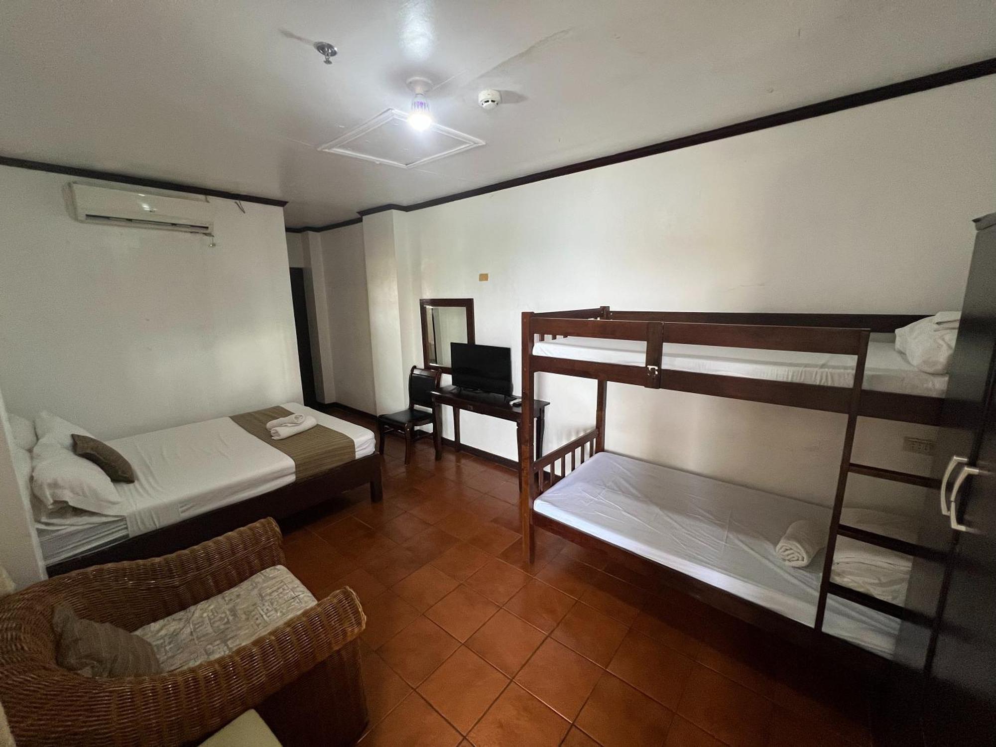 Subiza Beach Resort Olongapo Bagian luar foto