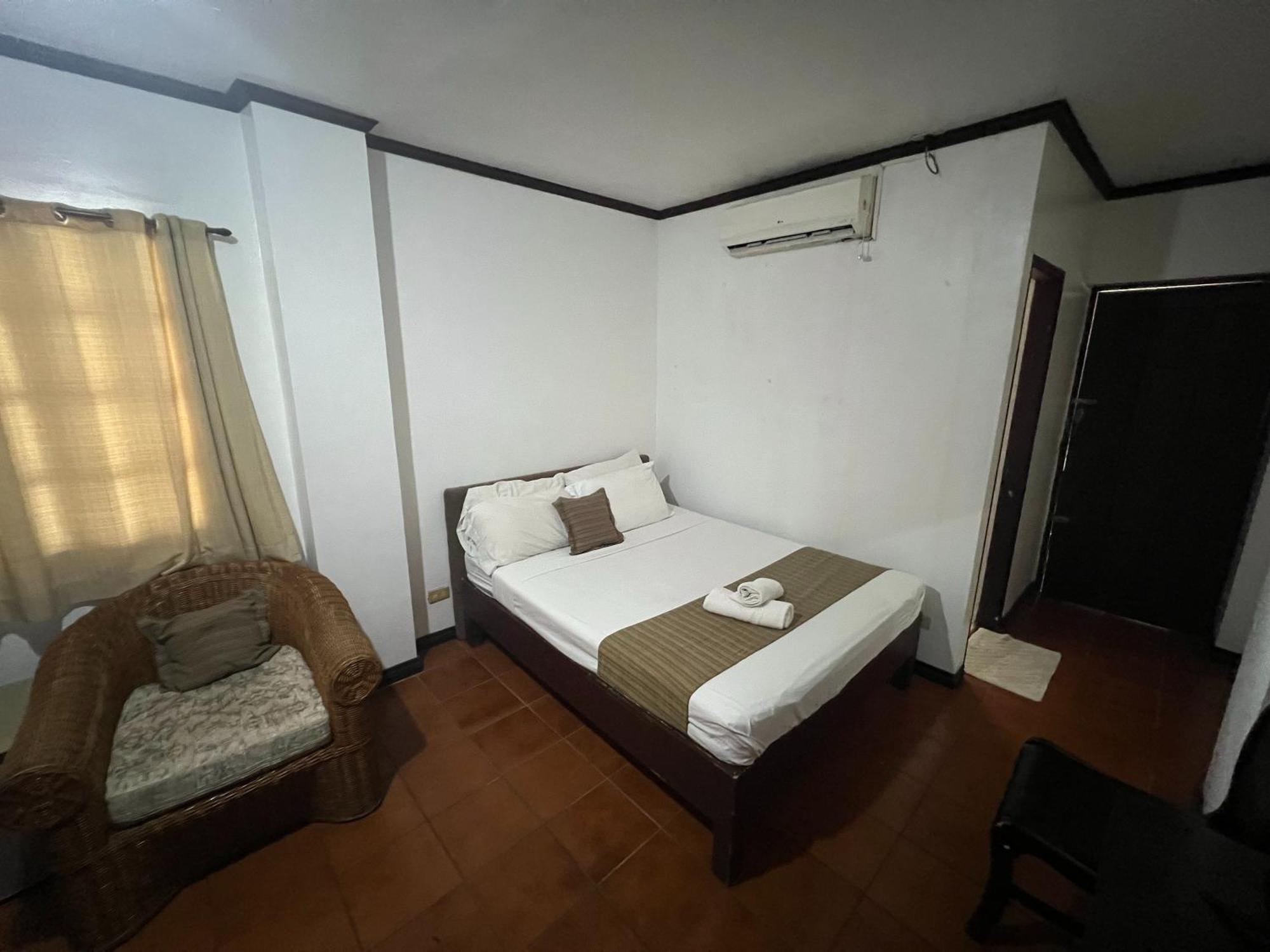 Subiza Beach Resort Olongapo Bagian luar foto