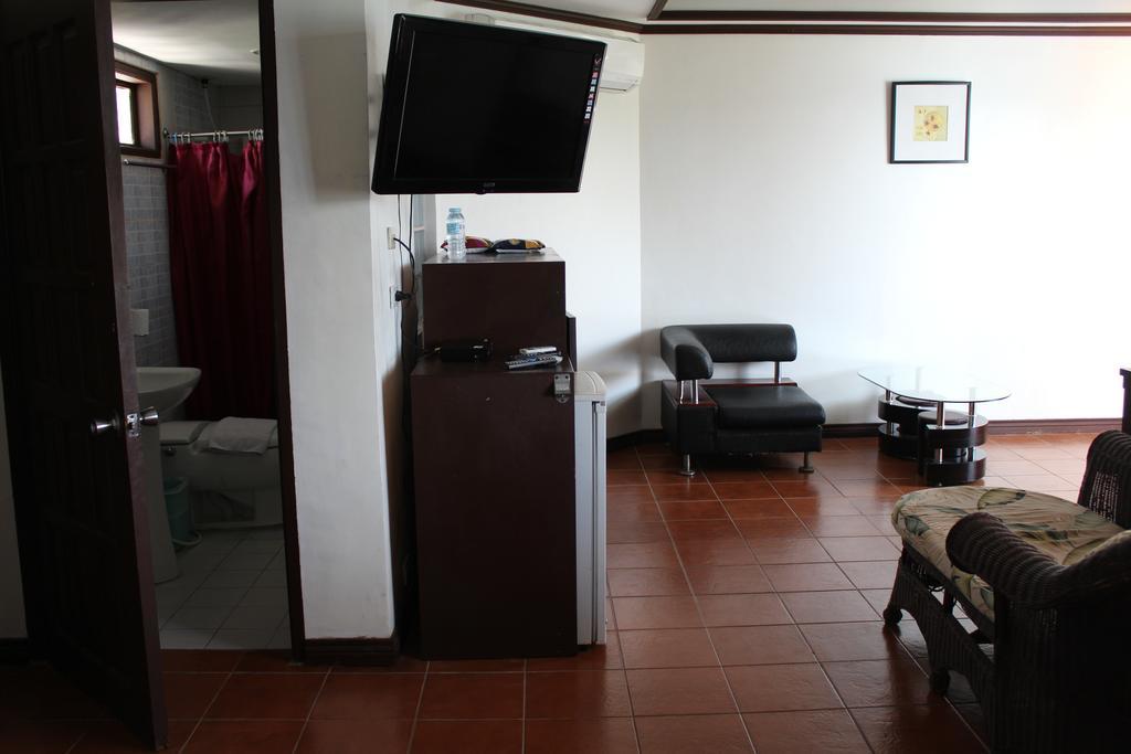 Subiza Beach Resort Olongapo Bagian luar foto